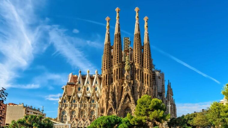 barcelona-gothic-quarter-sagrada-familia-area-segway-tour