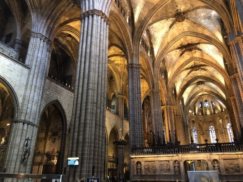 barcelona-gothic-quarter-sagrada-familia-park-guell-tour