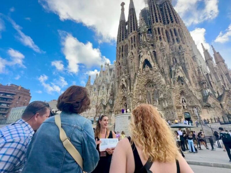 barcelona-gothic-quarter-sagrada-familia-park-guell-tour