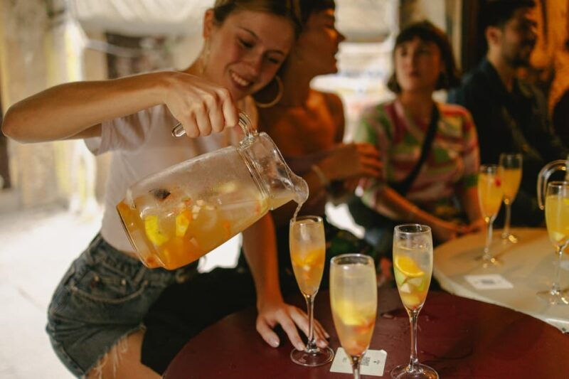 barcelona-guided-city-nightlife-tour
