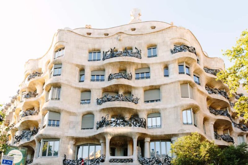 Barcelona: Guided Highlights Bike or eBike Tour (3.5 Hours) - The Bike Experience: Comfort and Convenience