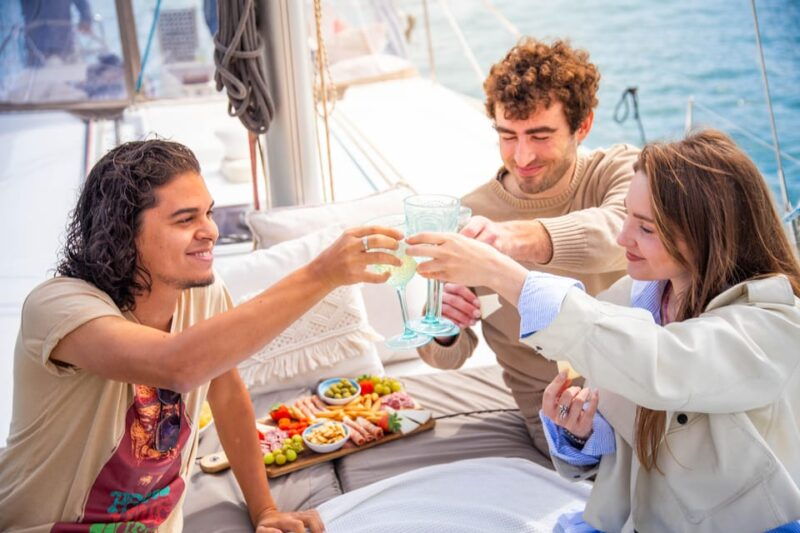barcelona-guided-sagrada-familia-tour-sailing-experience