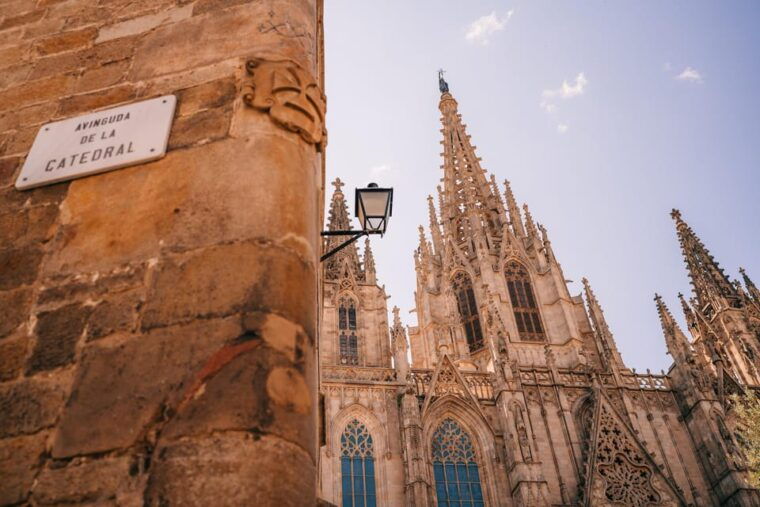 barcelona-guided-walking-city-tour-cable-car-boat-ride