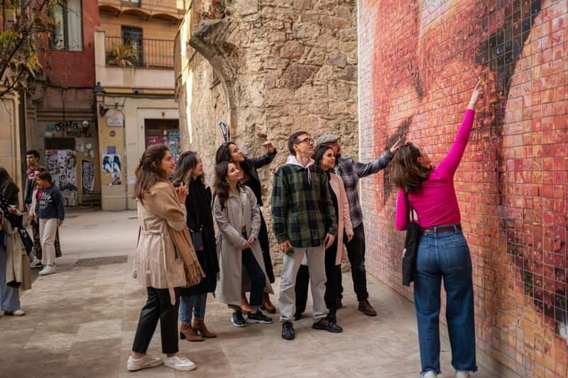 Barcelona: Guided Walking Tour of Top Sights and Hidden Gems - Guides: Knowledgeable, Engaging, and Fun