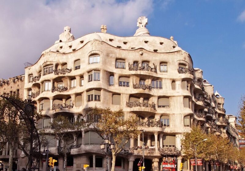 Barcelona: Helicopter, Boat Ride, and Old Town Walking Tour - Practical Tips for Travelers