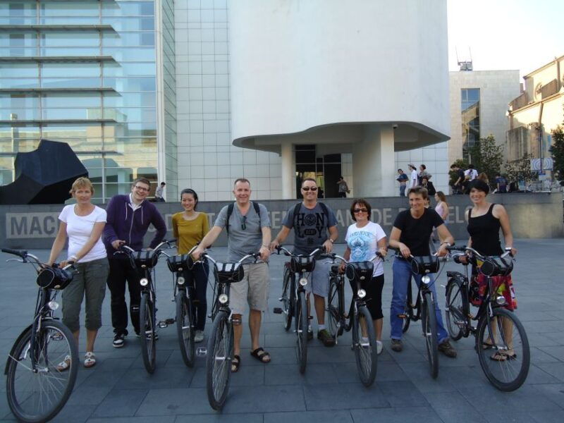 barcelona-highlights-bike-tour-cycle-along-the-beach
