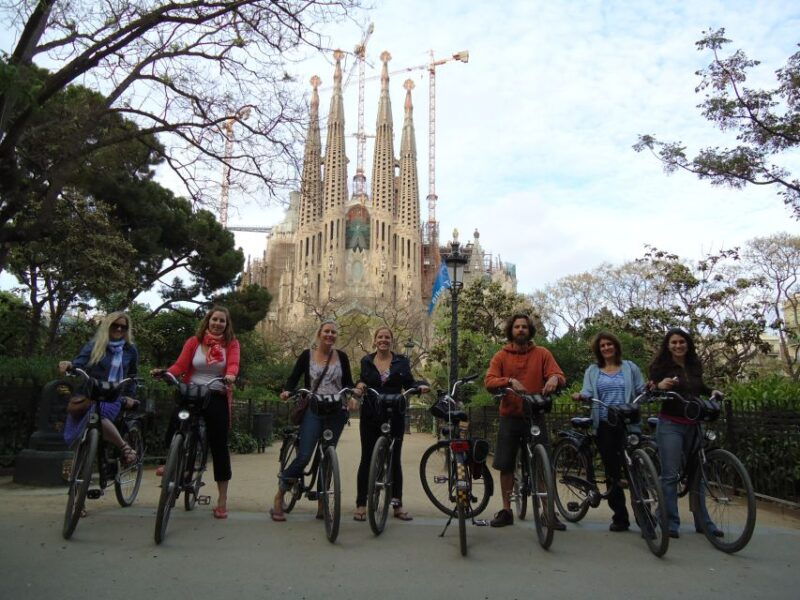barcelona-highlights-bike-tour-cycle-along-the-beach