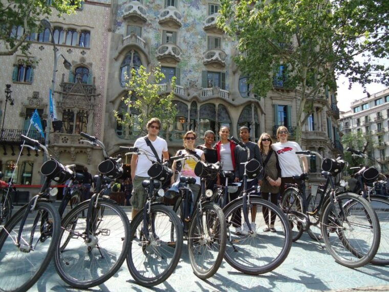 barcelona-highlights-bike-tour-cycle-along-the-beach