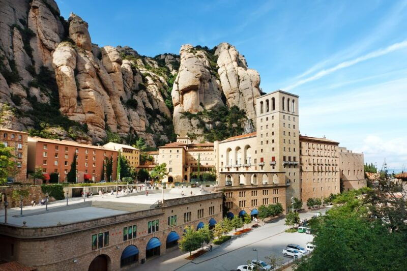 barcelona-highlights-city-tour-and-montserrat-excursion