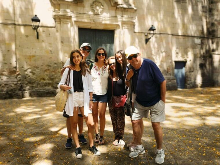 barcelona-highlights-gems-private-tour-with-tapa-drink