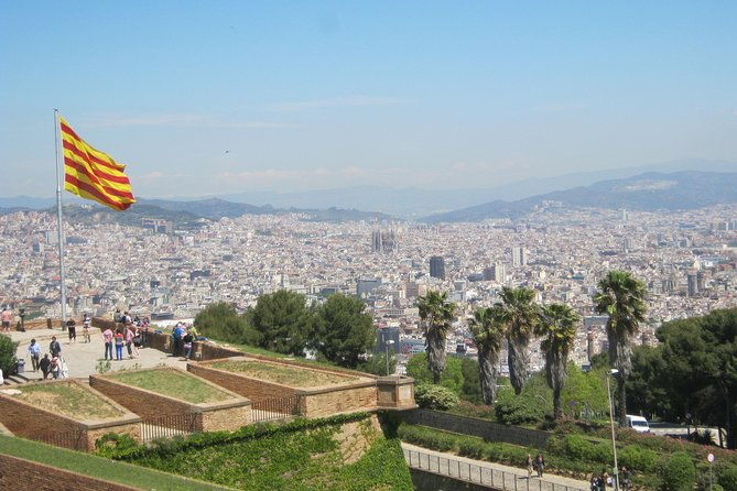 barcelona-highlights-guided-tour-with-monjuic-cable-car
