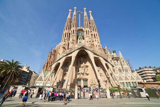 barcelona-highlights-montserrat-with-port-or-hotel-pick-up