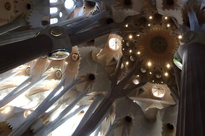 Barcelona: Highlights of Sagrada Familia Max 6 People Guided Tour - The Experience: Highlights and Authentic Touches