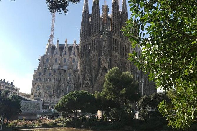 Barcelona: Highlights of Sagrada Familia Max 6 People Guided Tour - Practical Details and Tips