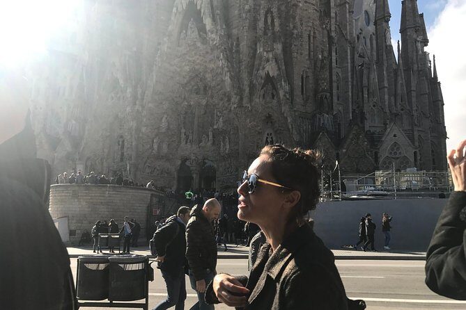 Barcelona: Highlights of Sagrada Familia Max 6 People Guided Tour - Who Should Consider This Tour?
