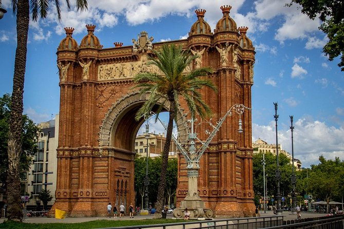 barcelona-highlights-small-group-tour-with-hotel-pick-up
