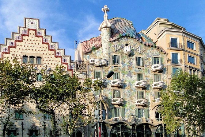 barcelona-highlights-small-group-tour-with-hotel-pick-up