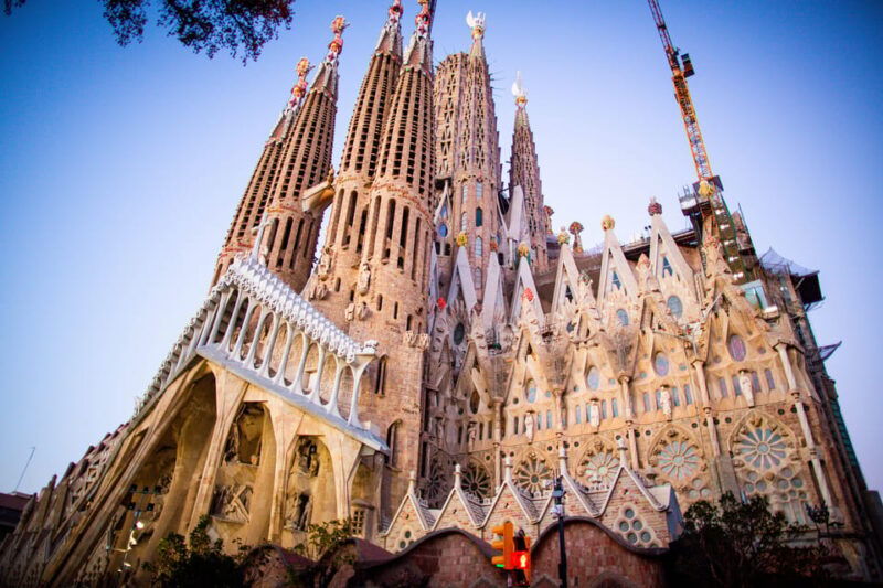 barcelona-highlights-the-best-of-gaudi-on-segway