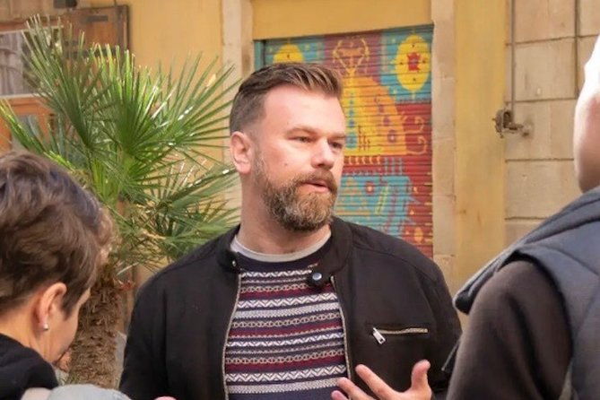 barcelona-historic-walking-tour-and-food-experience-2