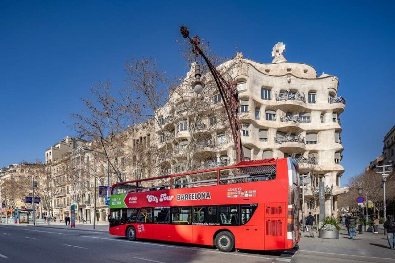 barcelona-hop-on-hop-off-bus-and-moco-museum-ticket