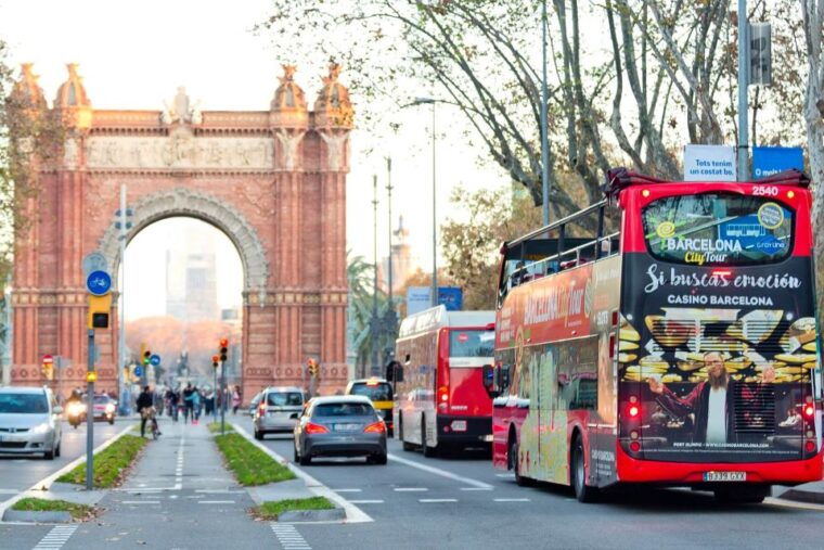 barcelona-hop-on-hop-off-bus-and-moco-museum-ticket