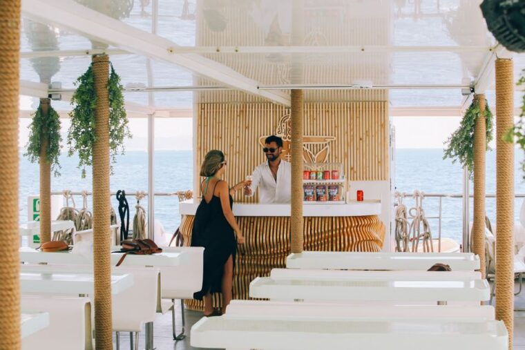 barcelona-hop-on-hop-off-bus-with-sailing-cruise