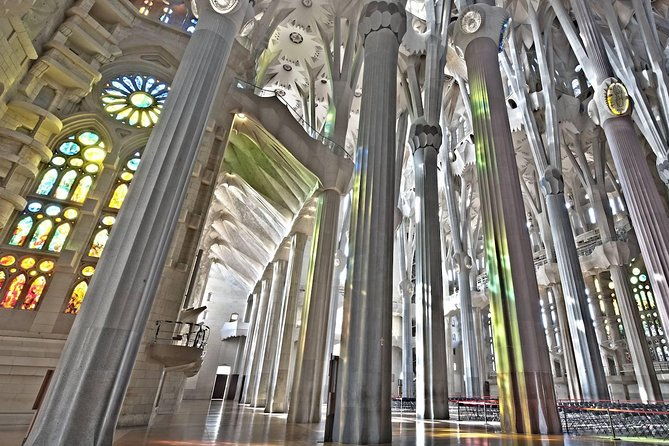 barcelona-in-1-day-sagrada-familia-park-guellold-town-pickup