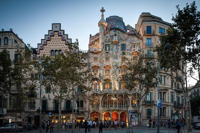 barcelona-in-1-day-sagrada-familia-park-guellold-town-pickup