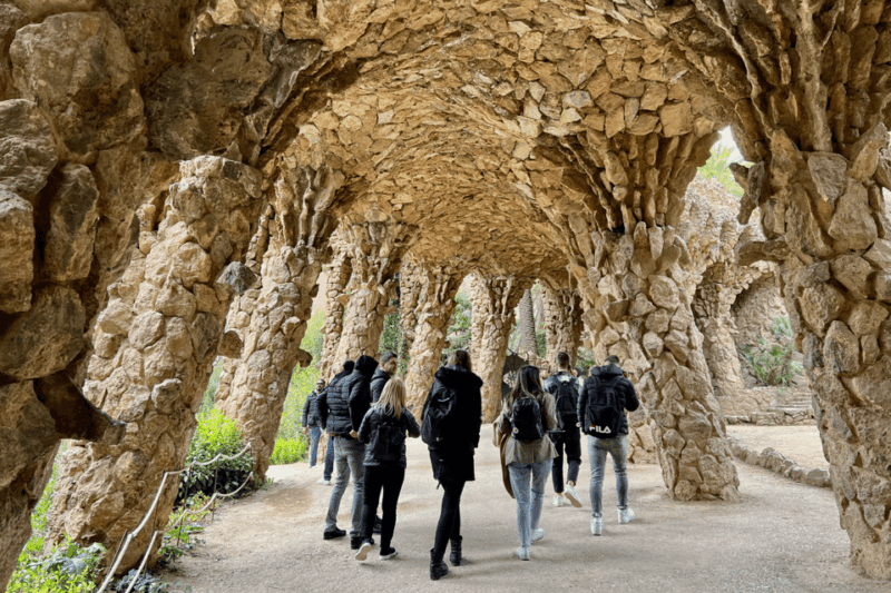 barcelona-la-sagrada-familia-park-guell-small-group-tour