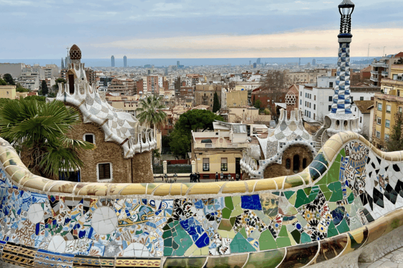 barcelona-la-sagrada-familia-park-guell-small-group-tour