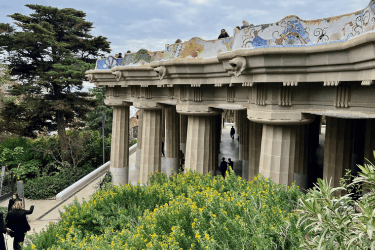 barcelona-la-sagrada-familia-park-guell-small-group-tour