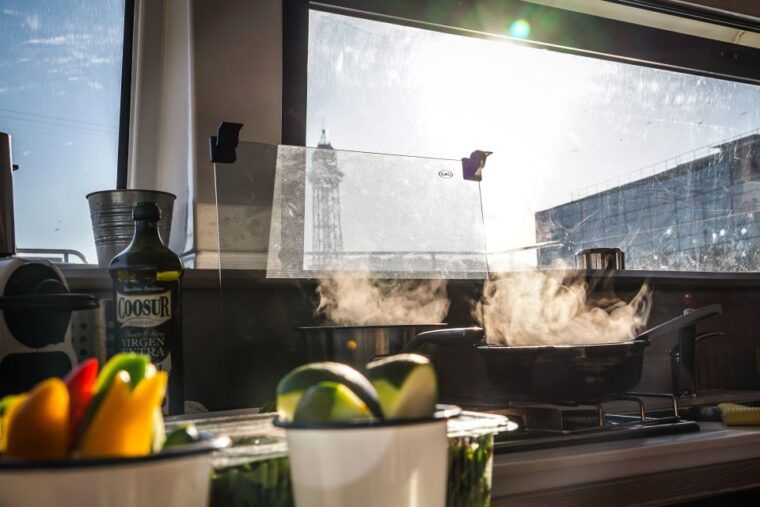 barcelona-lunch-or-dinner-on-the-mediterranean-sailing-tour