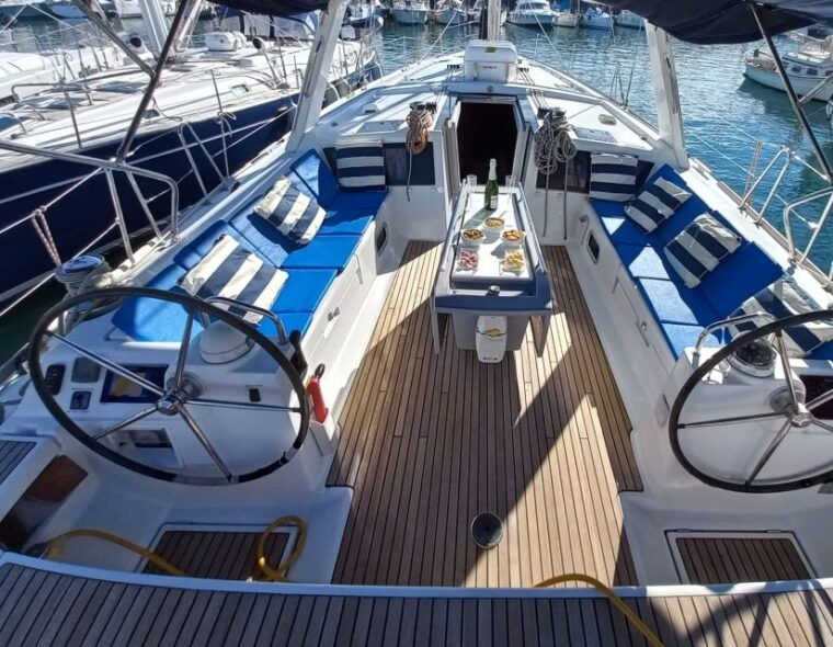 barcelona-luxury-private-yacht-daytime-cruise
