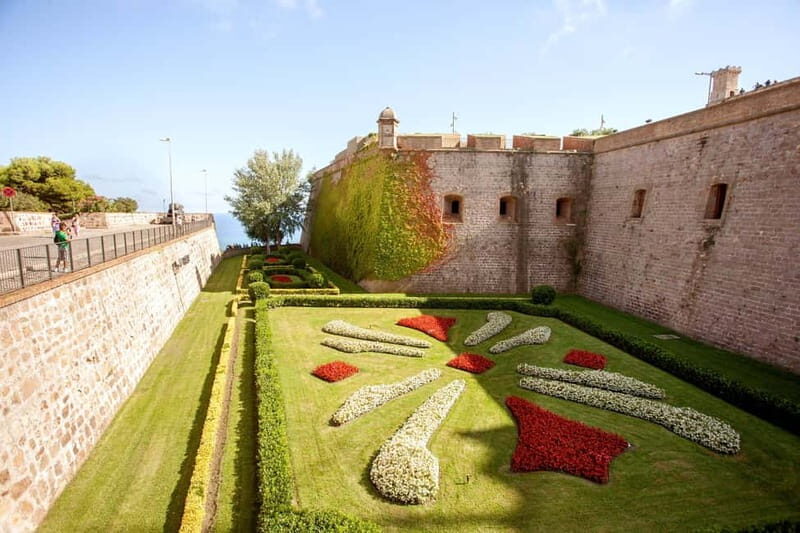 Barcelona: Montjuïc Cable Car Roundtrip Ticket - Practical Tips for Your Visit