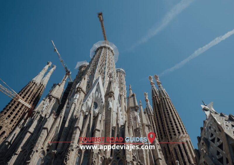 barcelona-montjuic-sagrada-familia-gothic-quarter-tour