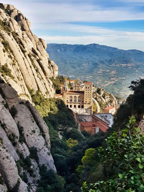 barcelona-montserrat-private-tour-for-families-with-pickup