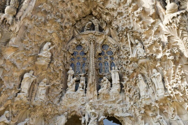 barcelona-montserrat-sagrada-familia-guided-tour