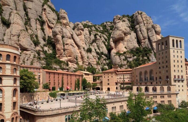 barcelona-montserrat-sagrada-familia-guided-tour
