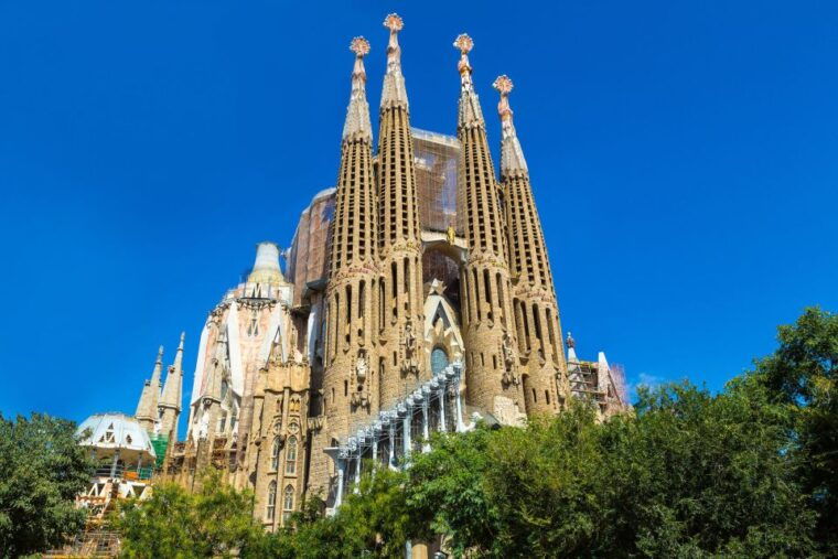 barcelona-montserrat-sagrada-familia-guided-tour