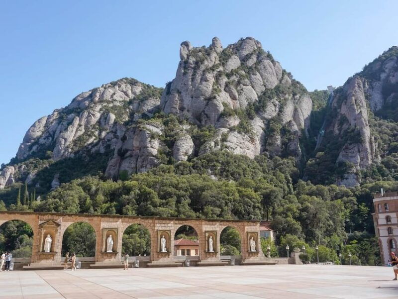 barcelona-montserrat-tour-with-cog-wheel-black-madonna