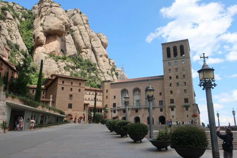barcelona-montserrat-tour-with-guide-round-trip-bus