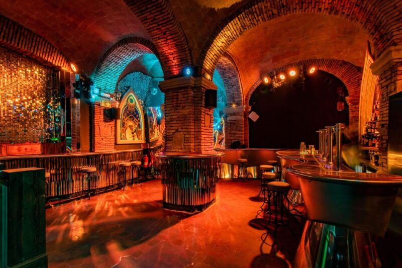 barcelona-nightlife-secrets-guided-tour