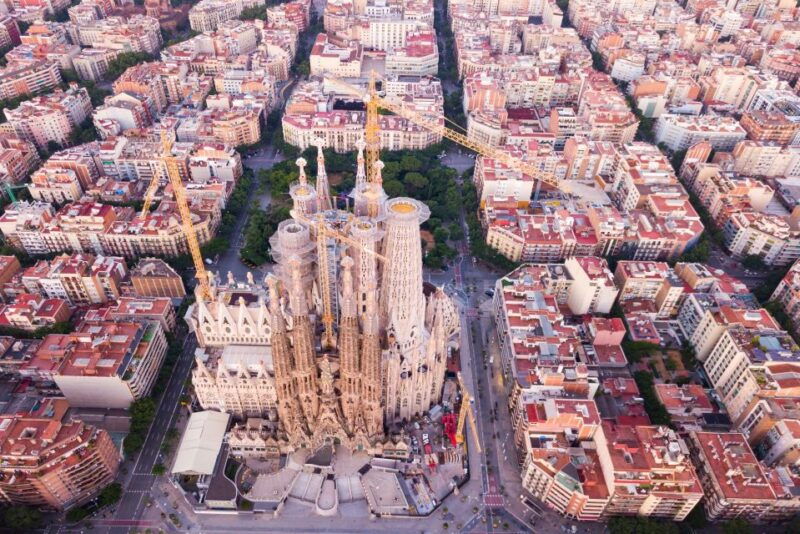 barcelona-old-town-and-top-attractions-private-car-tour