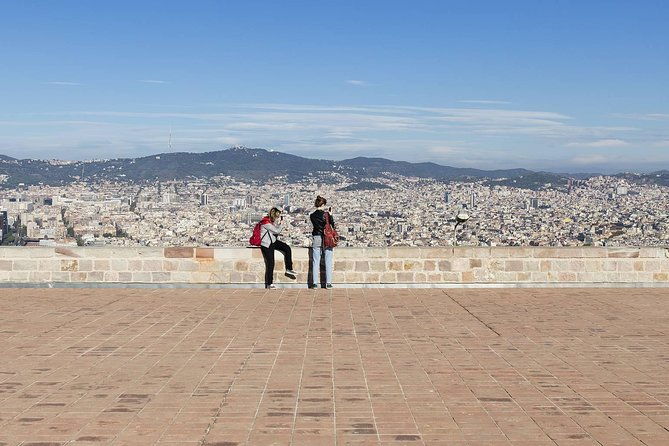 barcelona-old-town-montjuic-castle-cable-car-small-group-tour