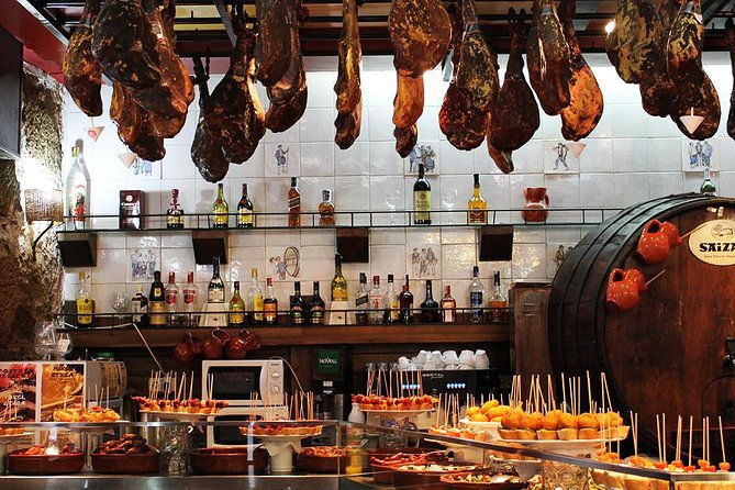 barcelona-old-town-night-small-group-tour-with-tapas-flamenco