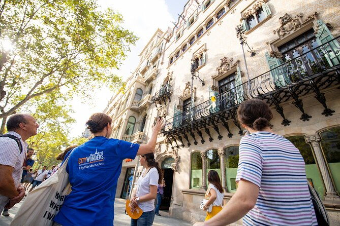 barcelona-old-town-walking-tour-optional-casa-battlo-ticket