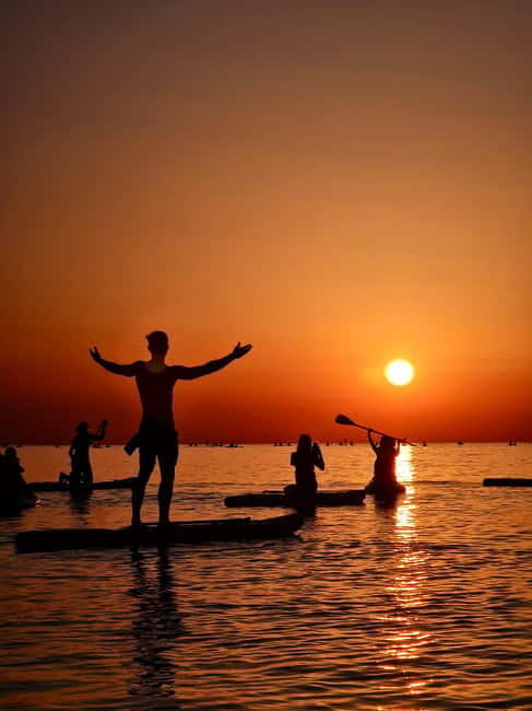 Barcelona: Paddleboarding at Sunrise. Includes: instructor, photos, equipment - FAQs
