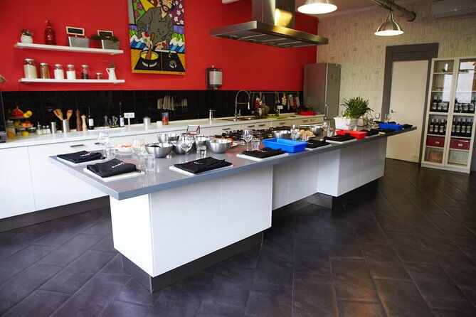 barcelona-paella-cooking-class-overviewing-las-ramblas