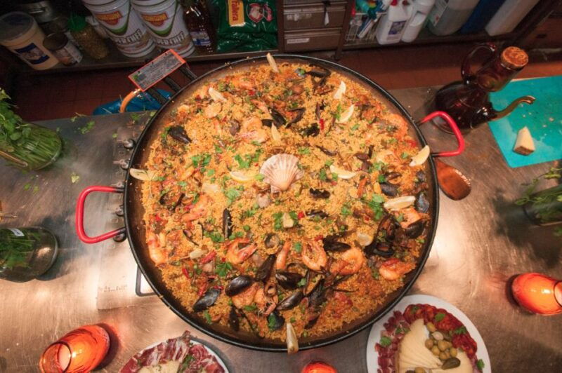 barcelona-paella-cooking-experience-boqueria-market-tour