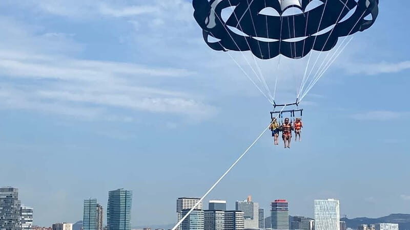 Barcelona: Parasailing with panoramic views over the sea - The Parasailing Experience